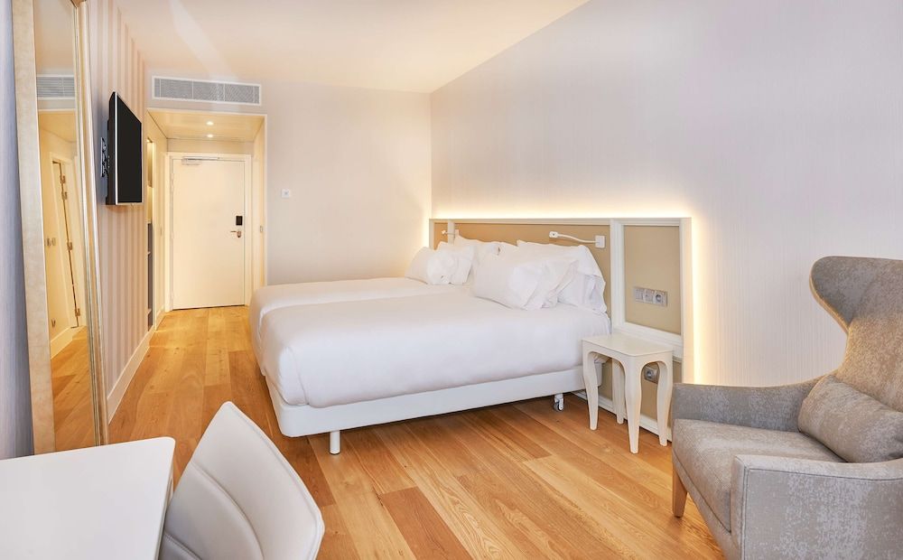 NH Collection Marseille Superior Room (Extra Bed 2 adults + 1 child) 3