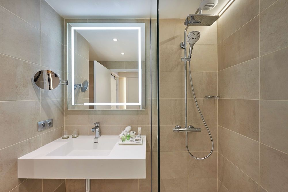 NH Collection Marseille Superior Room (Extra Bed 2 adults + 1 child) 6