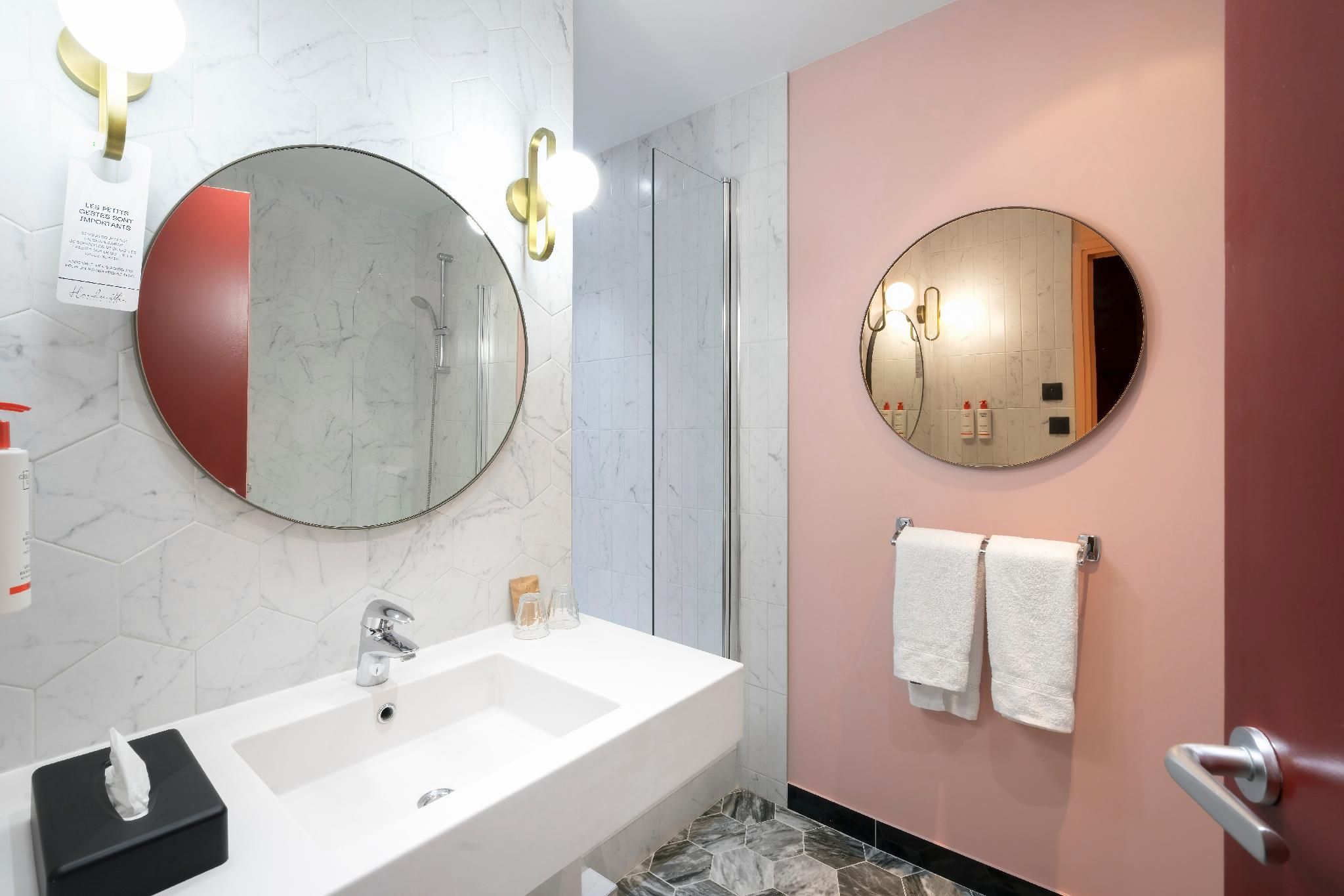 Grand Hotel des Brotteaux Lyon Ctre - Handwritten Collection Classic Room with 1 Double Bed 3