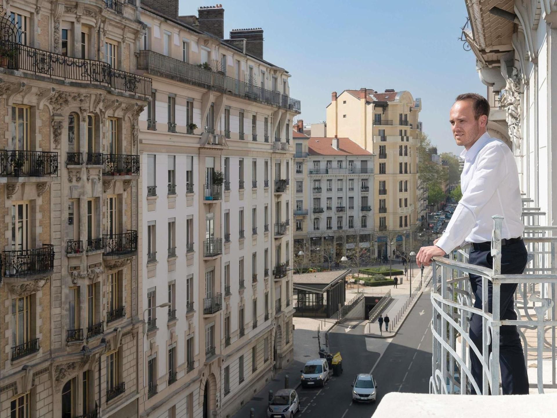 Grand Hotel des Brotteaux Lyon Ctre - Handwritten Collection Superior Room with a double bed 2