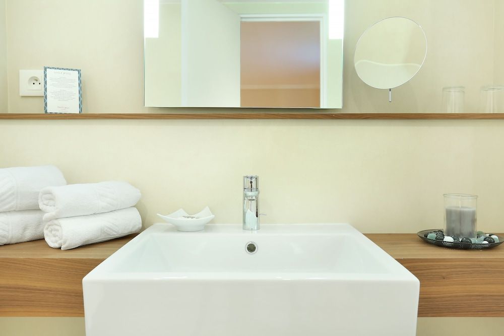 Hotel Maison Axel Opéra Paris Classic Double or Twin Room 7