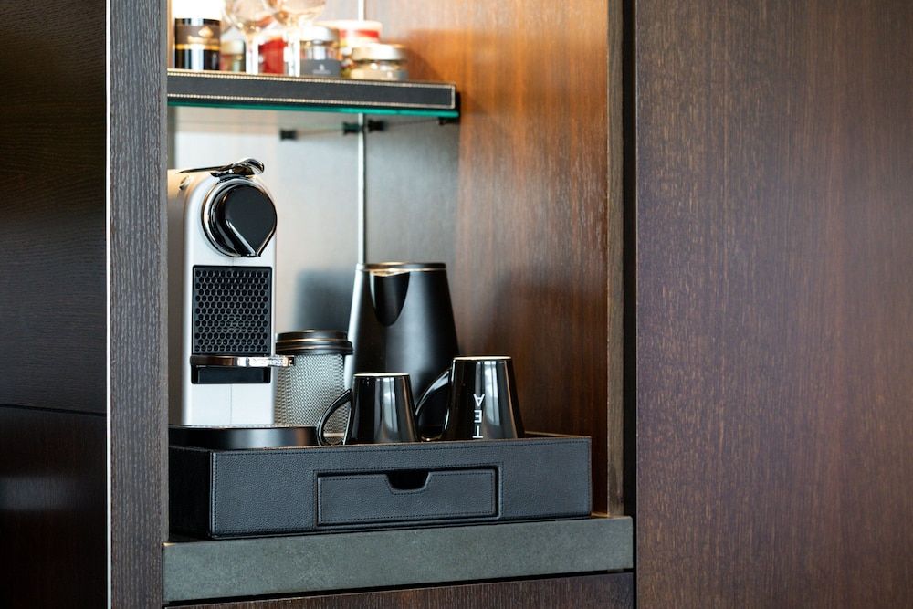 Renaissance Paris Arc de Triomphe Hotel Room, 1 Queen Bed, Garden View 16