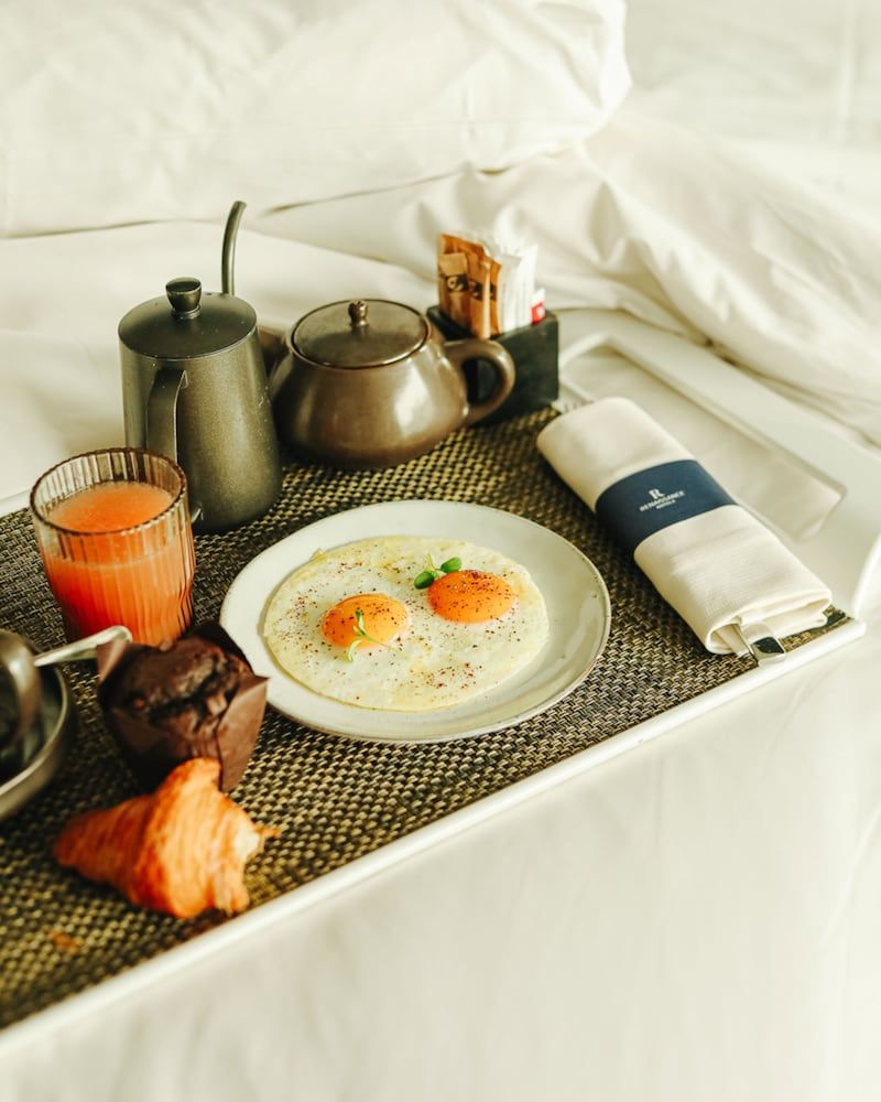 Renaissance Paris Arc de Triomphe Hotel Room, 1 Queen Bed, Garden View 4