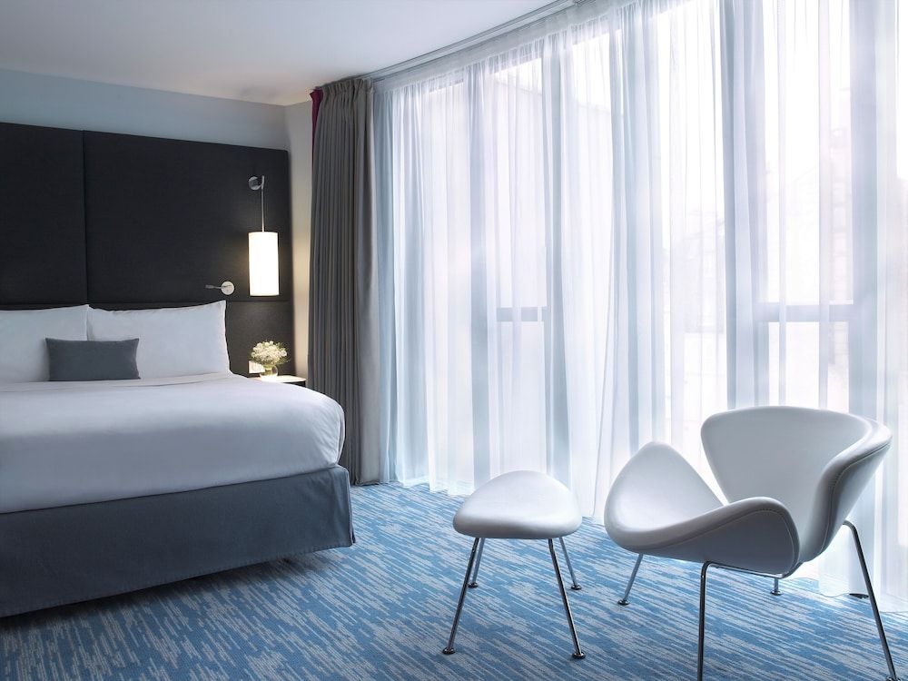 Renaissance Paris Arc de Triomphe Hotel Room, 1 Queen Bed, Garden View