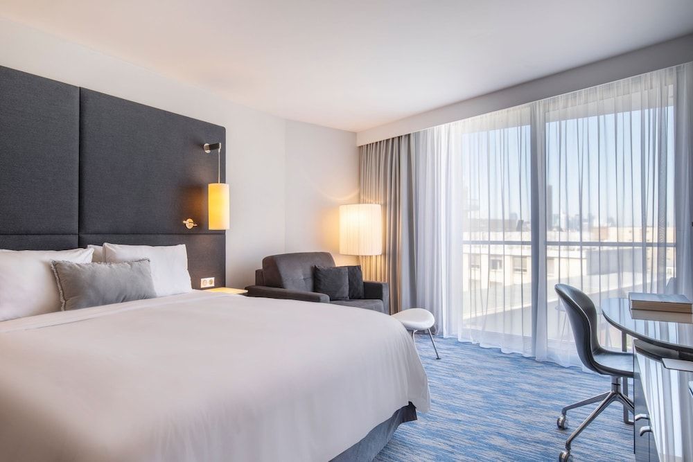 Renaissance Paris Arc de Triomphe Hotel