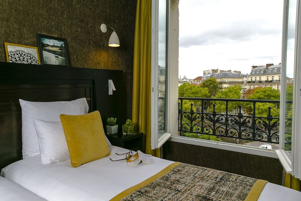 undefined Neuville Arc de Triomphe 8