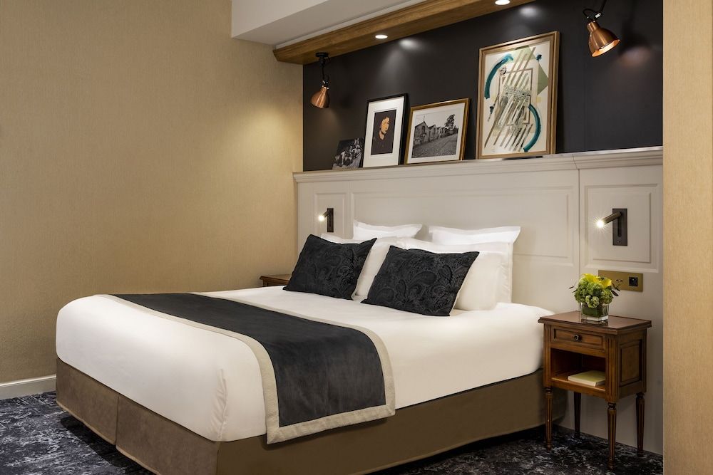 Hotel Ducs de Bourgogne Junior Suite, 1 Queen Bed 2