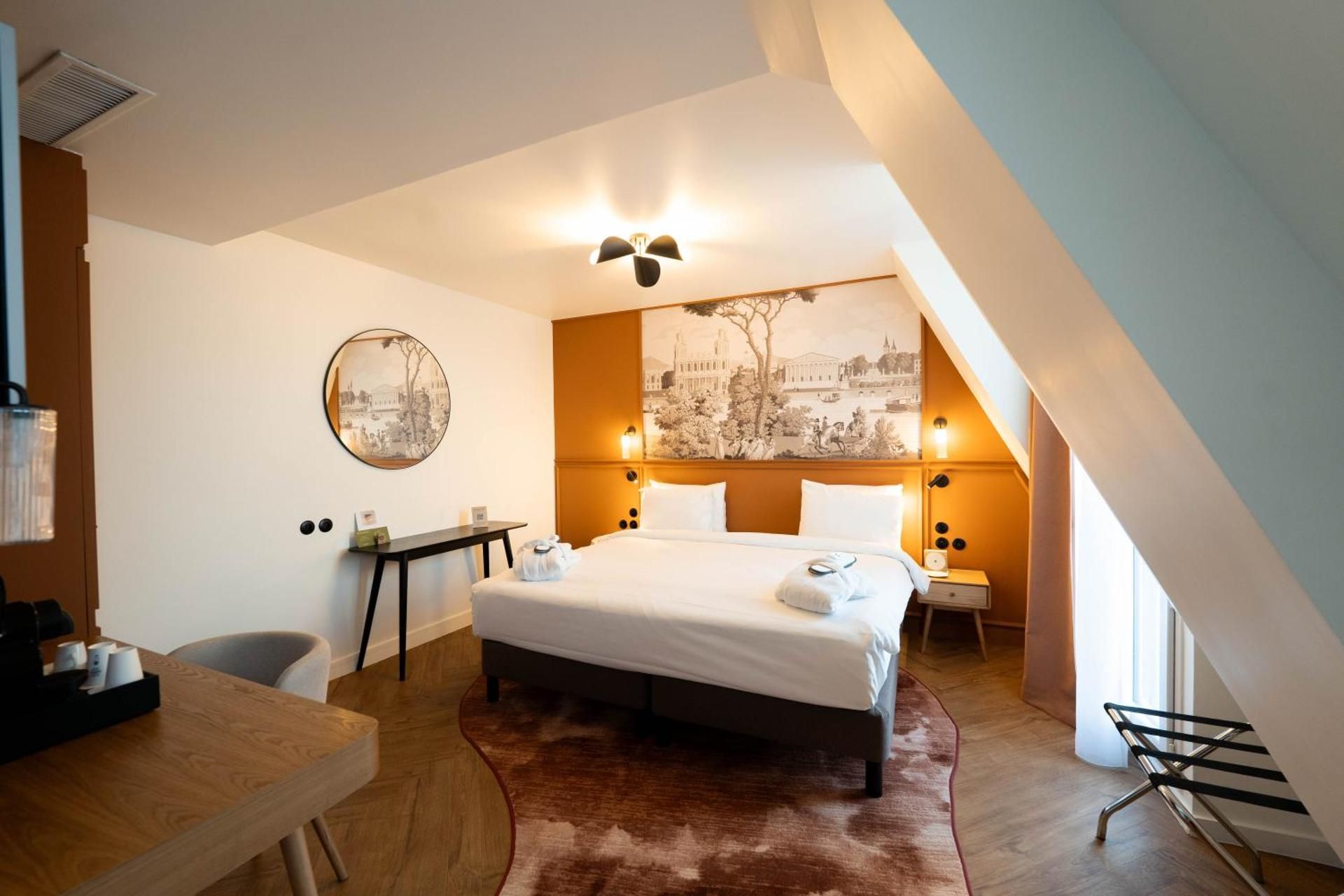 Mercure Paris Bastille Marais Classic Room - twin beds 2