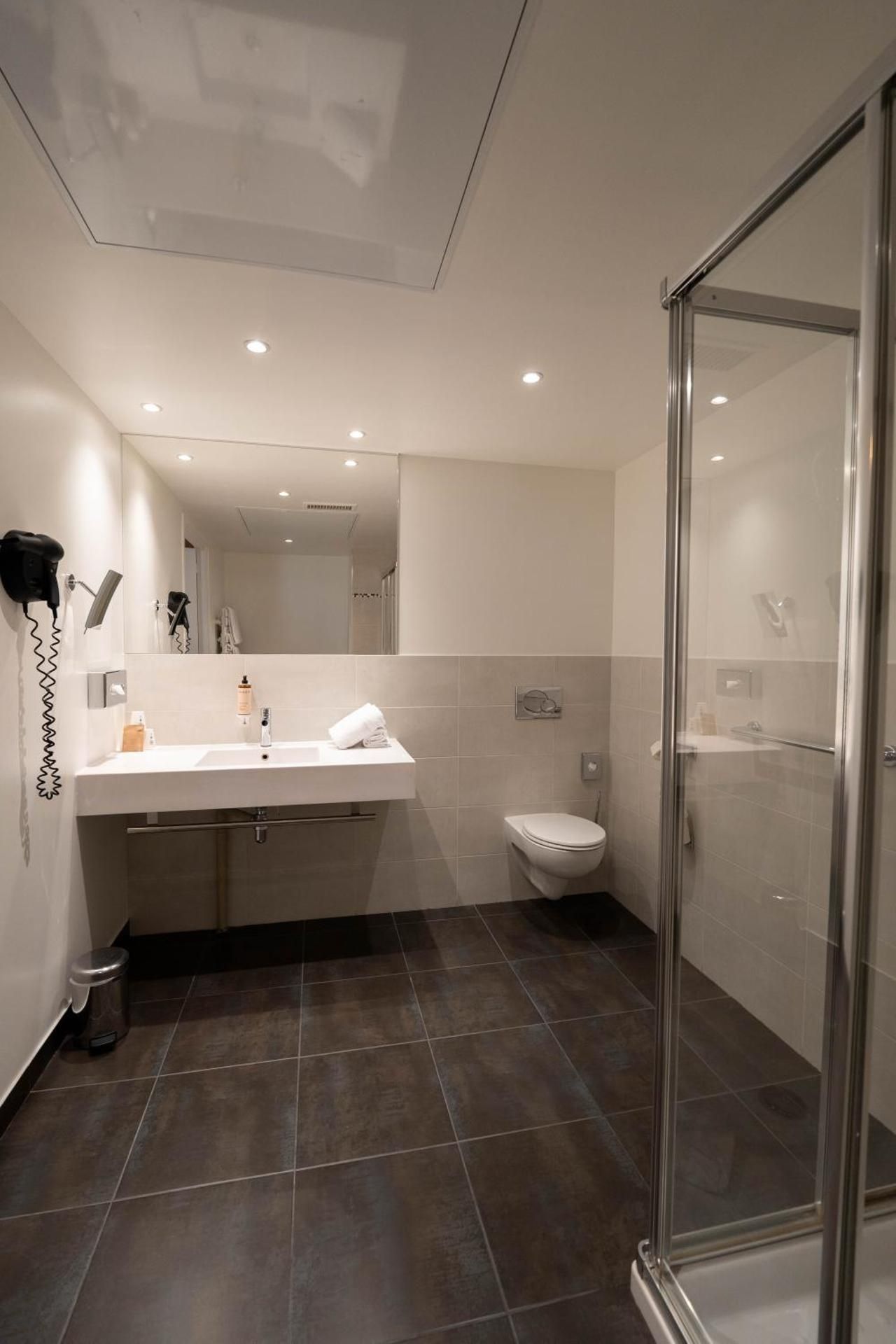 Mercure Paris Bastille Marais Classic Room - twin beds 3