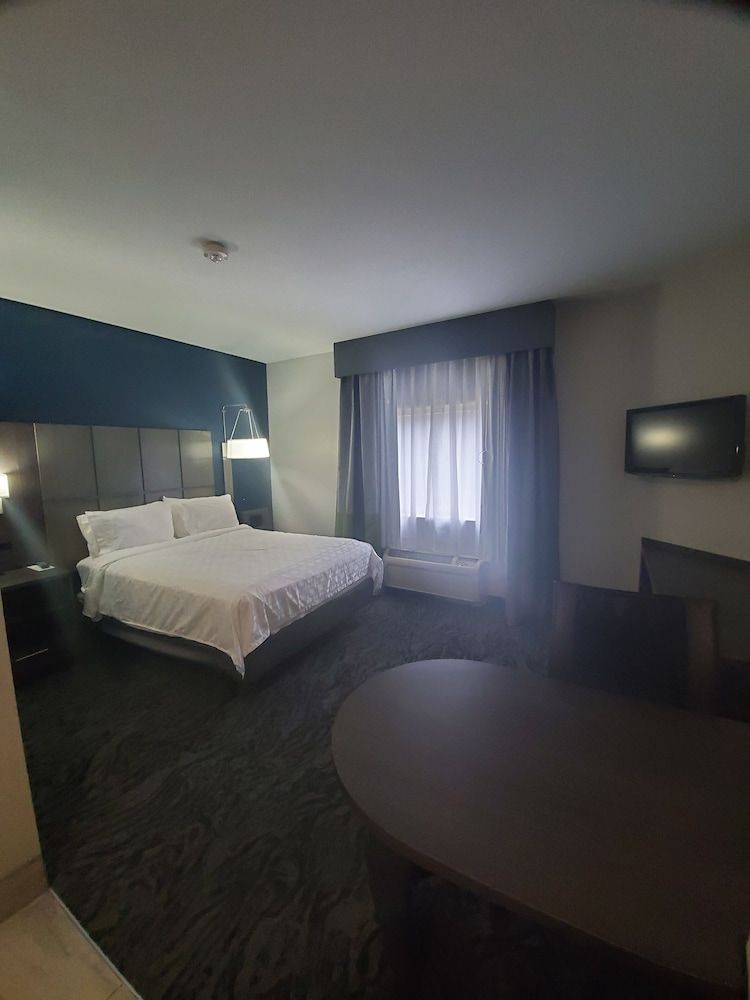 Suite, 1 Bedroom, Accessible Bathtub (Communications, Mobility)