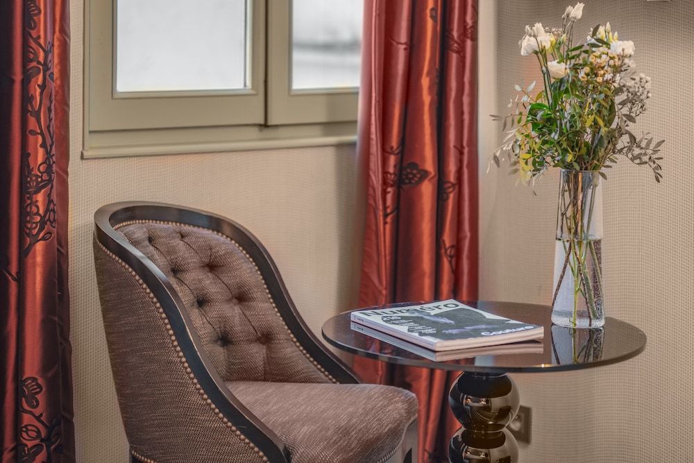 Hotel Le Petit Paris Classic Double Room 4