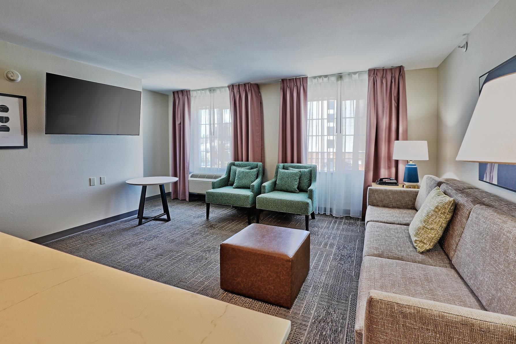 1 Bedroom Suite 1 Queen