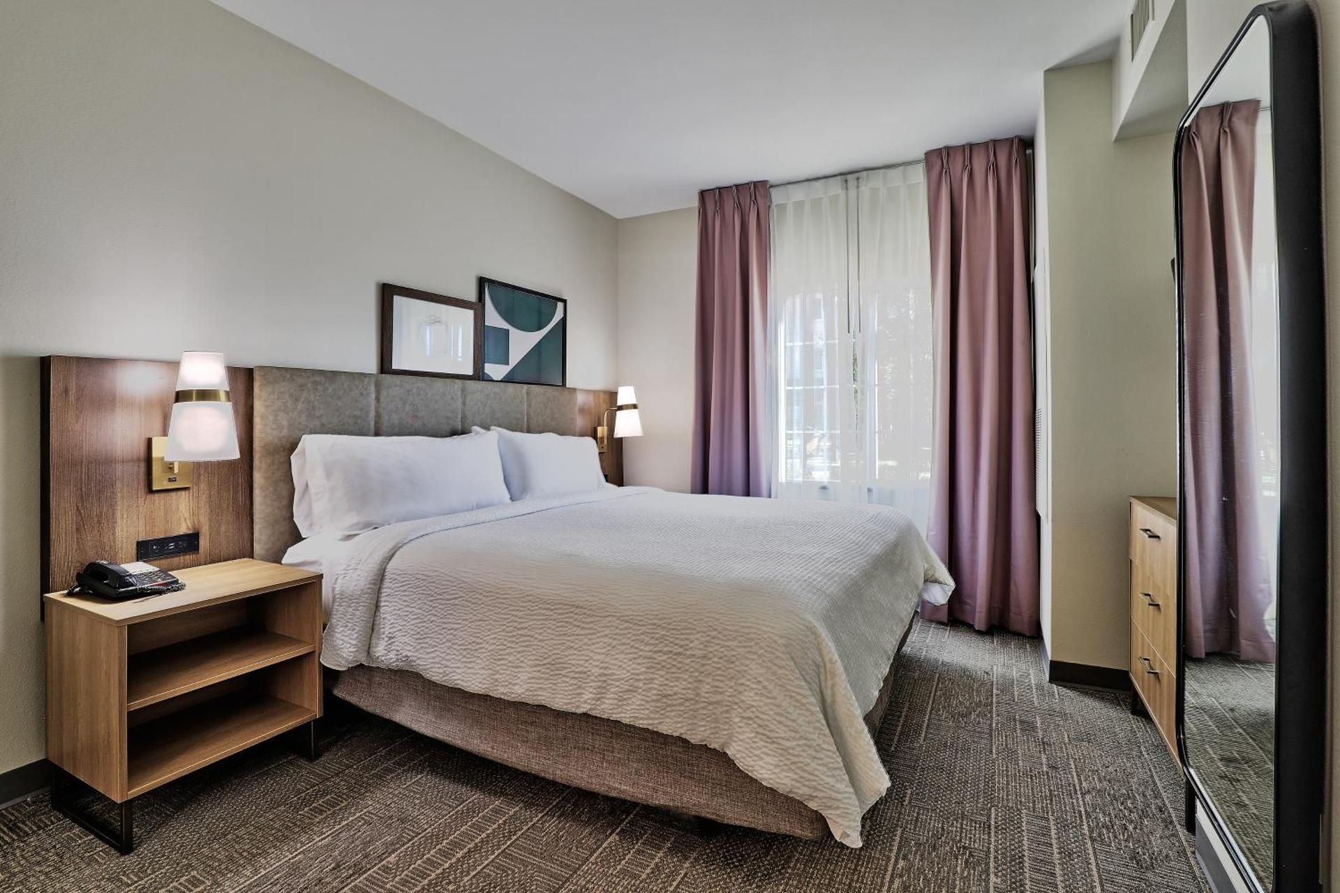 1 Bedroom Suite Mobility Accessible Transfer Shower
