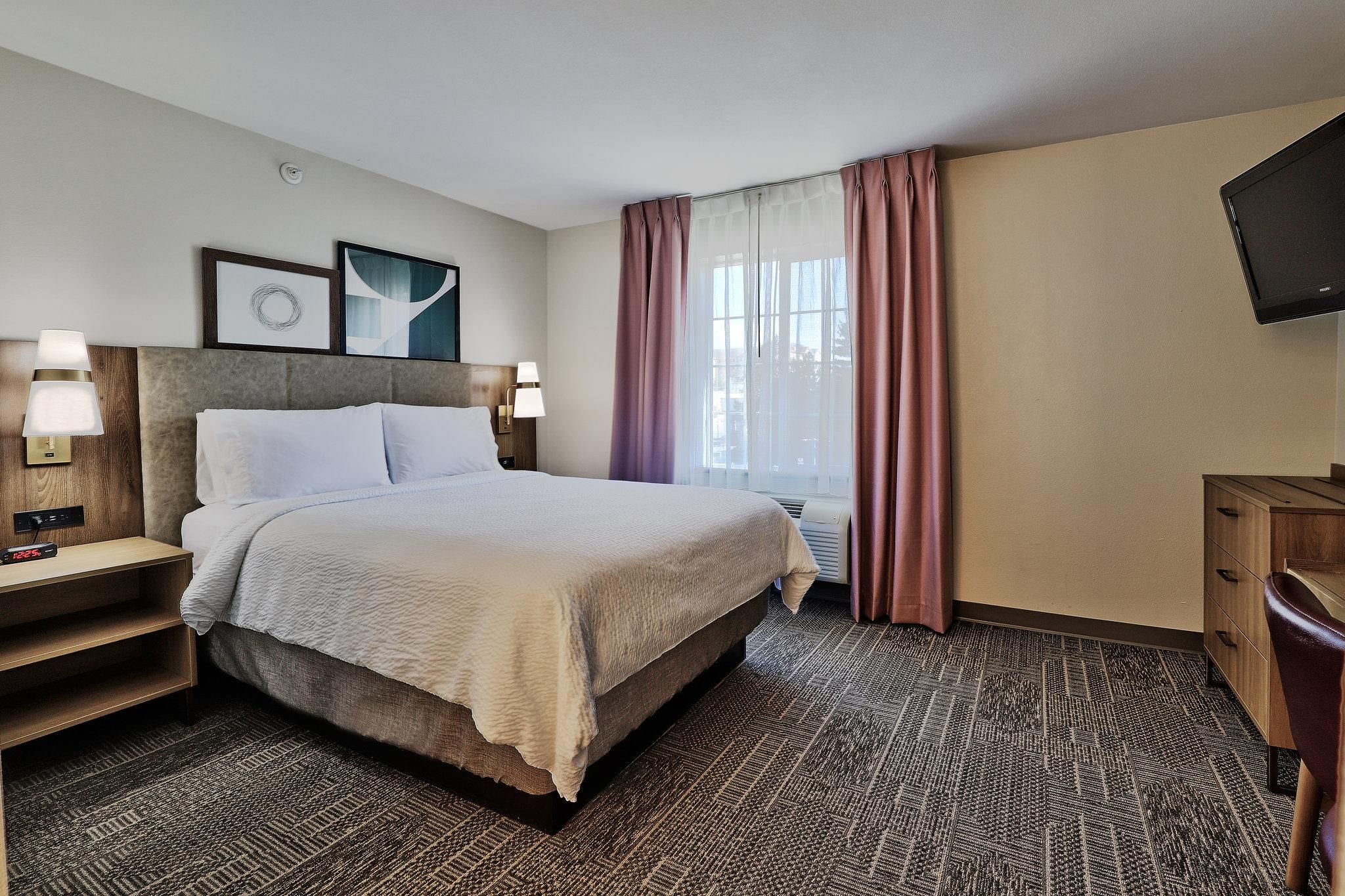1 Bedroom Suite 1 Queen