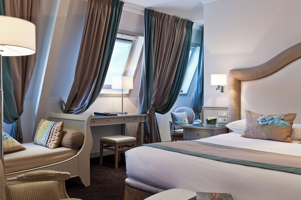 Château Jeanne & the Forest - Château de Montvillargenne Deluxe Room 3