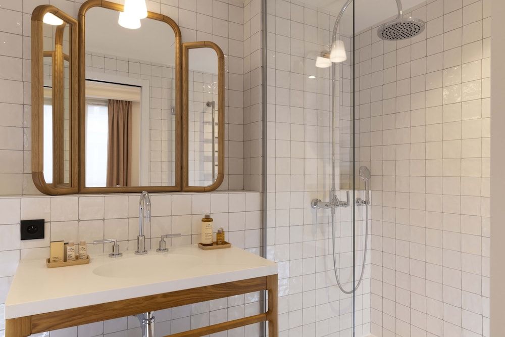 Hôtel Louvre Montana Deluxe Double Room 3