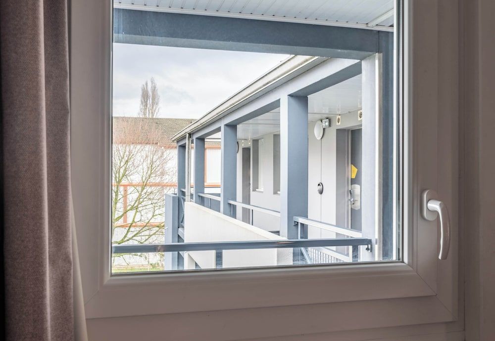 B&B HOTEL Lille Seclin Unexpo Quadruple Non-Smoking Room 6