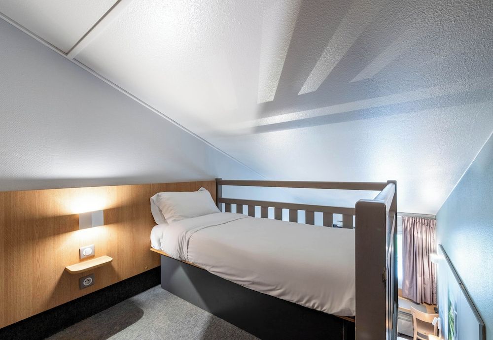 B&B HOTEL Lille Seclin Unexpo Quadruple Non-Smoking Room 4