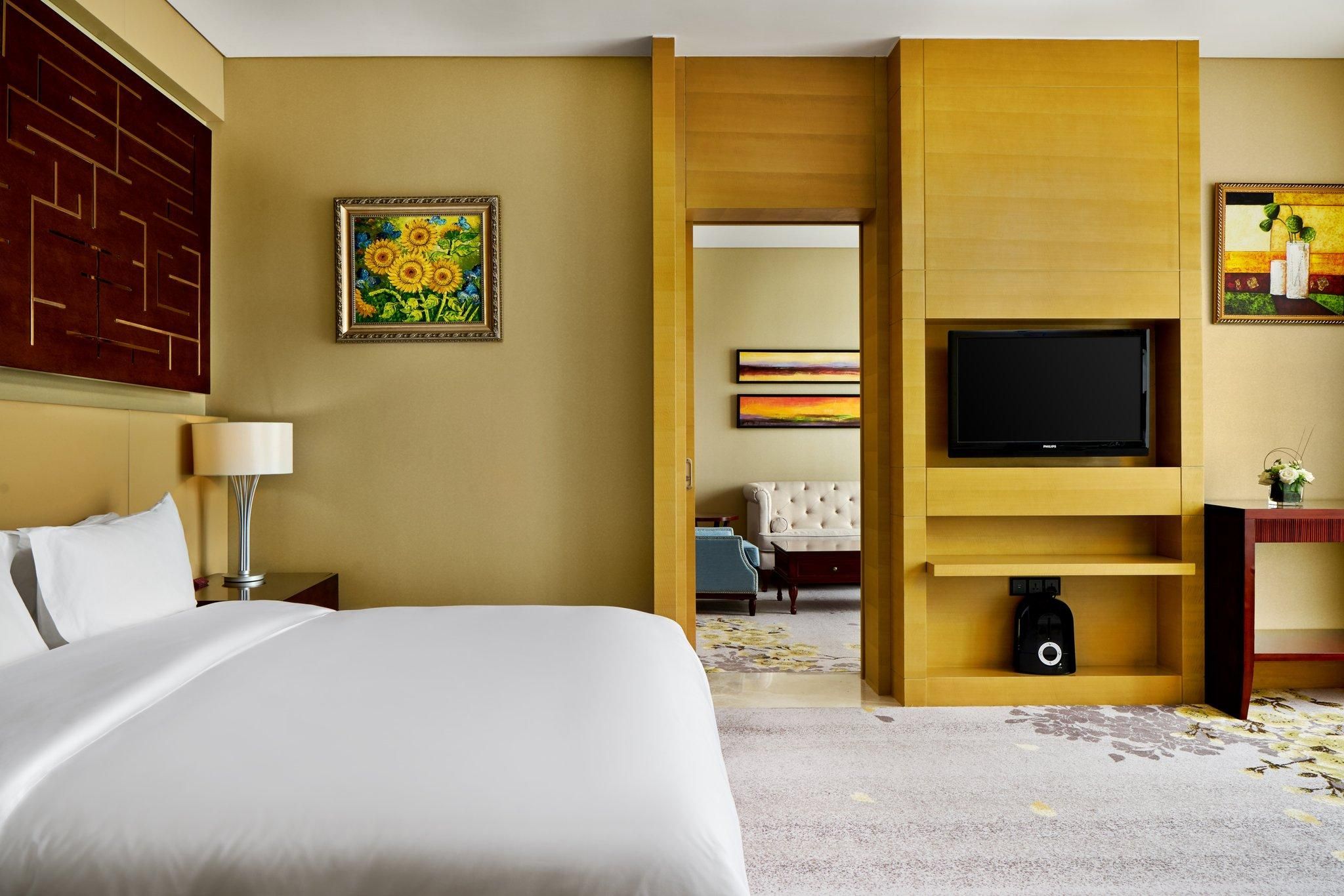 1 King Bed 1 Bedroom Suite Balcony Lounge Access