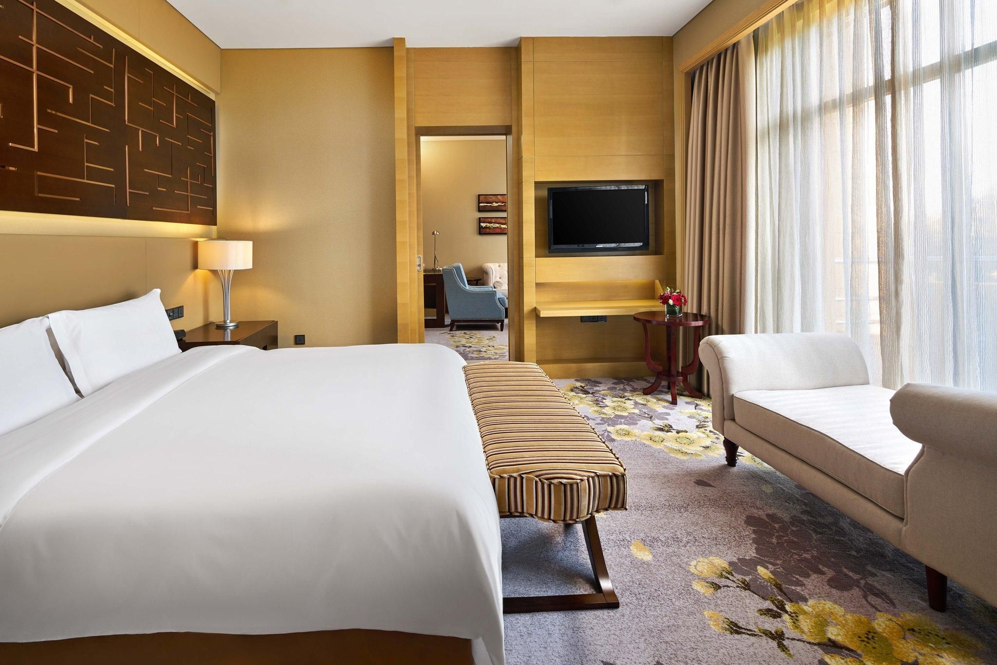 1 King Bed 1 Bedroom Suite Balcony Lounge Access