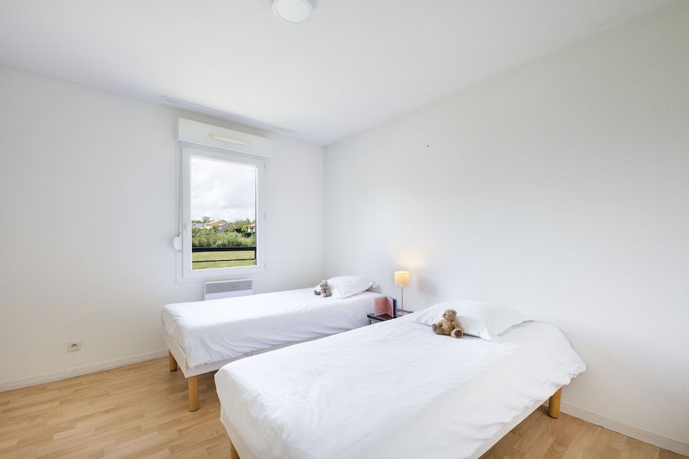 Garden & City Clermont Ferrand Gerzat Villa, 3 Bedrooms (for 8 people) 2