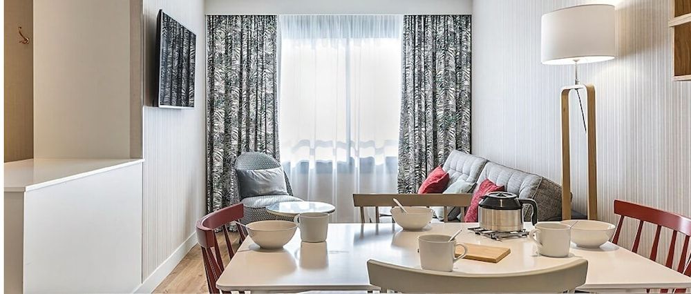 CADET Residence by Collection VESPER