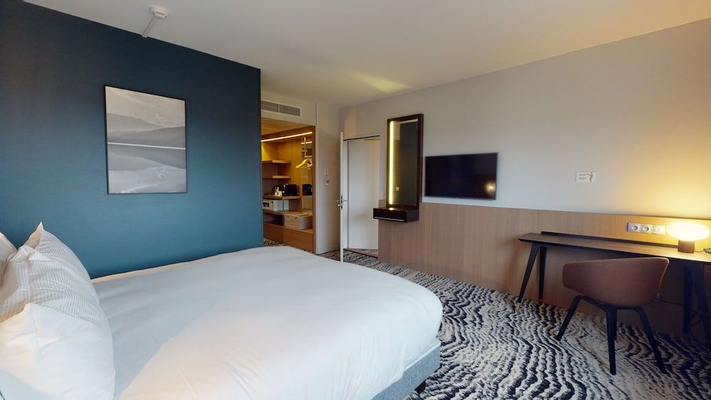 Deluxe Room, 1 King Bed, View