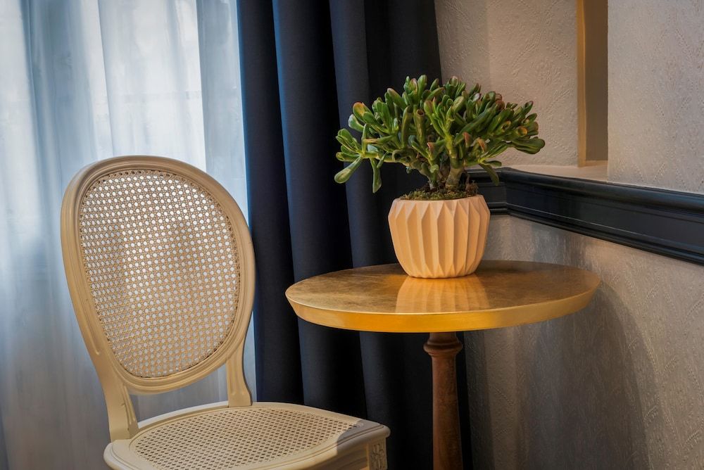 Hôtel de Neuve Le Marais by Happyculture Classic Double Room 12