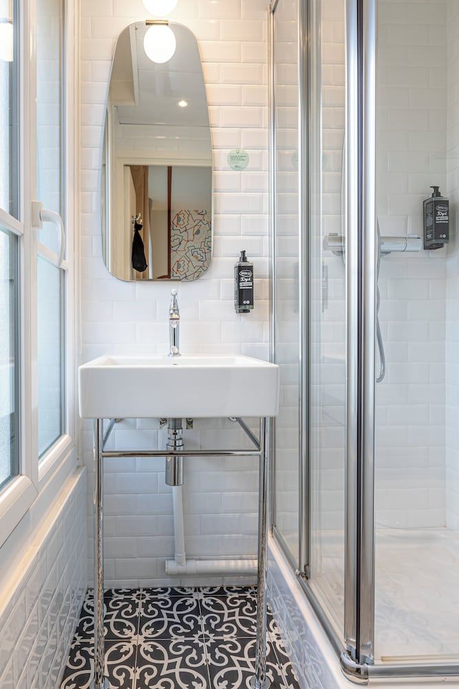 ibis Styles Paris Eiffel Cambronne Standard Room, 2 Twin Beds 6