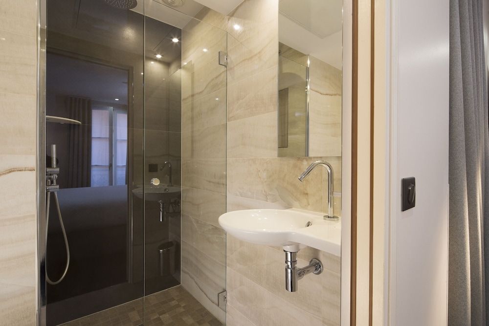 Hotel Duette Paris Classic Double Room 4