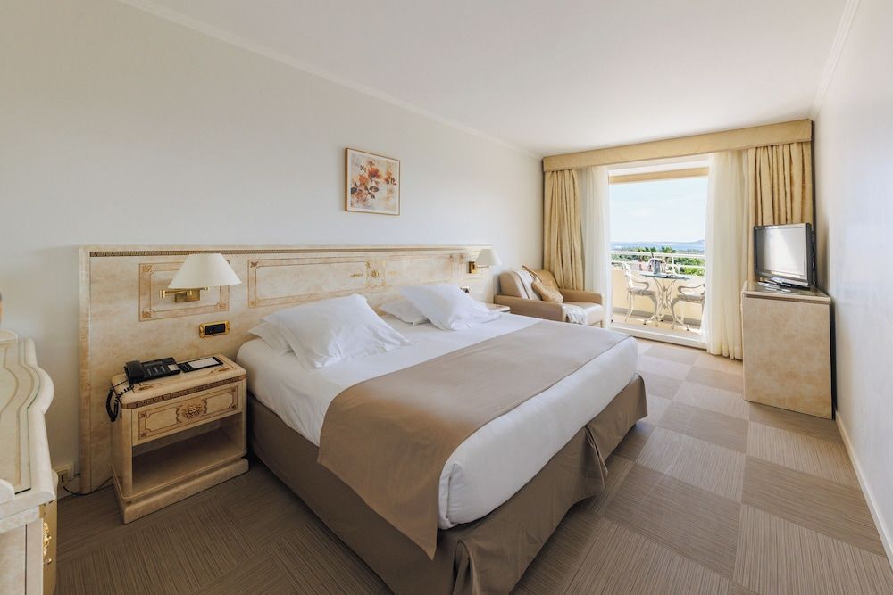Comfort with sea and mountain views