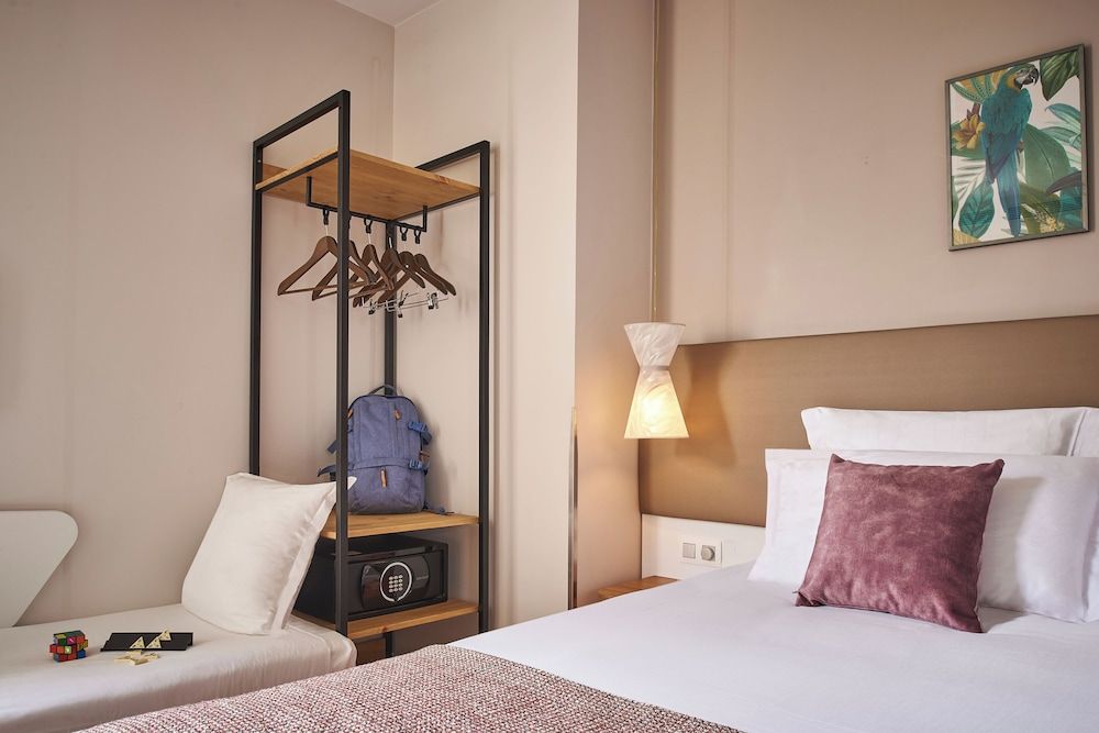 undefined Hôtel Magenta 38 by Happyculture 7