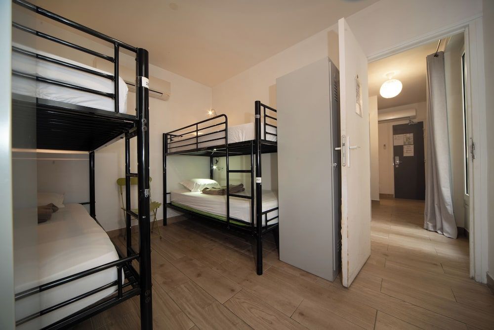 Enjoy Hostel One Bed in a Shared Dormitory, Mixed Dorm (8 persons) 8