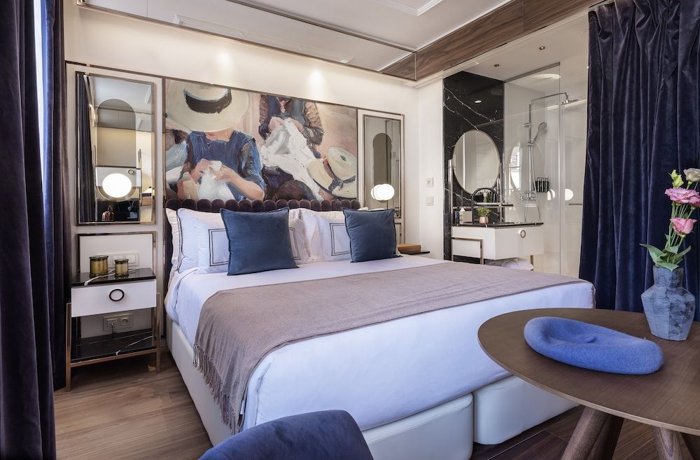Superior Room with Partial Notre Dame View
