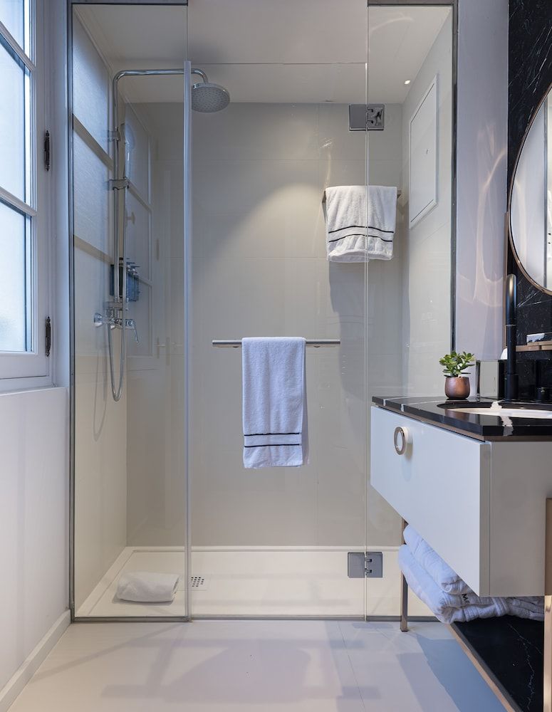 Maison Colbert, member of Meliá Collection  Notre-Dame Superior Room 6