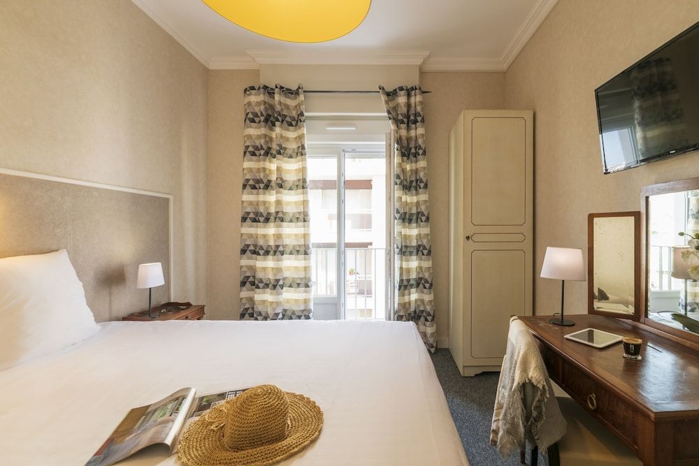 CERISE Royan - Le Grand Hôtel de la Plage Standard Double or Twin Room, City View 4