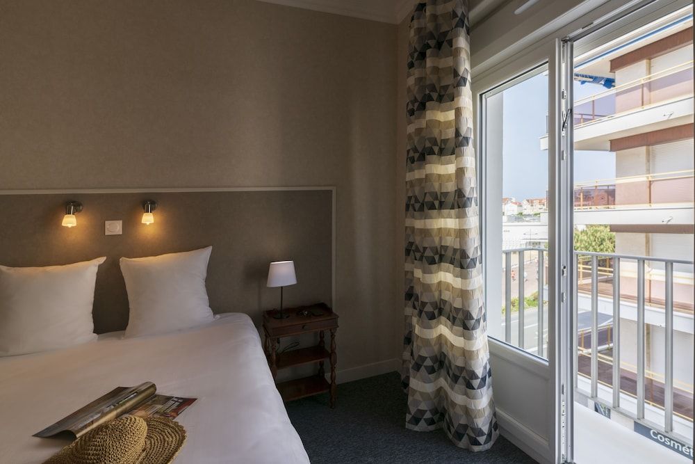 CERISE Royan - Le Grand Hôtel de la Plage Standard Double or Twin Room, City View 7