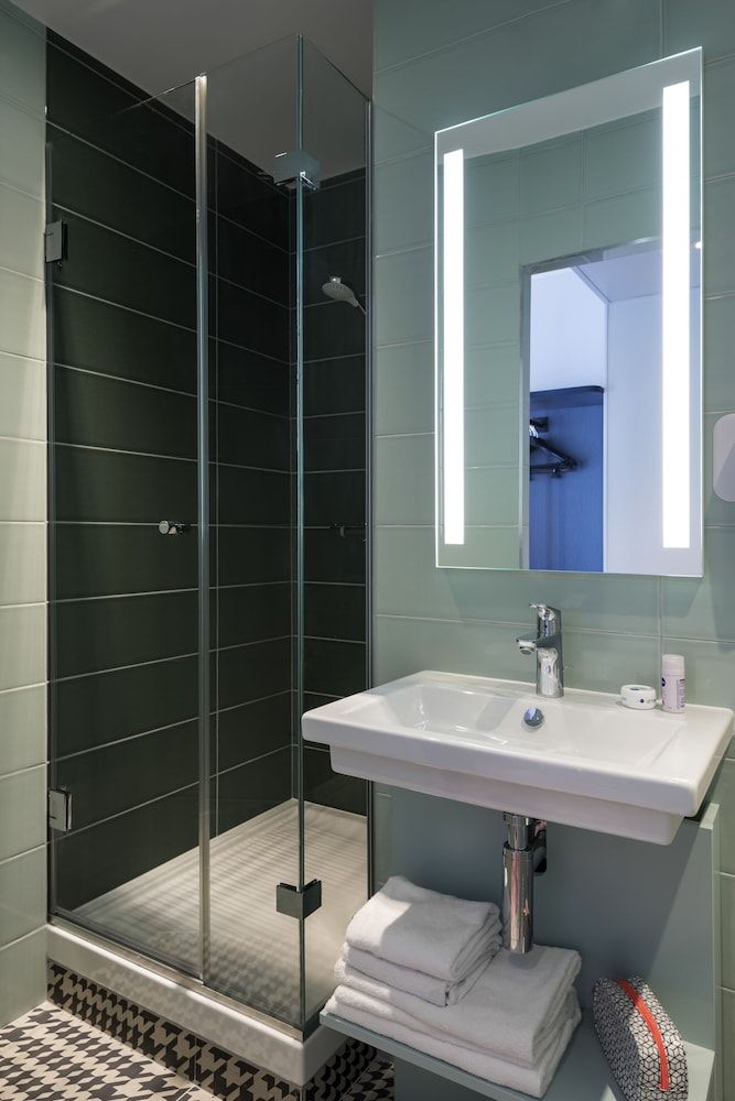 ibis Styles Paris Gare Saint Lazare Standard Room, 1 Double Bed 4