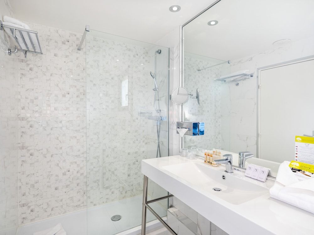 Hotel Nice Riviera Classic Double or Twin Room 6