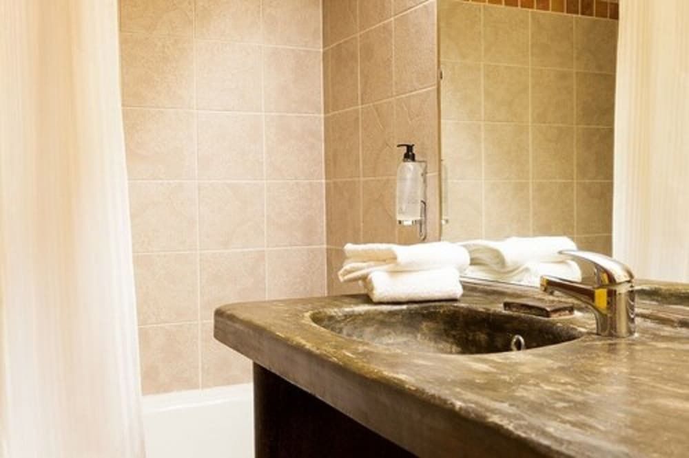 Hôtel Nîmotel Standard Double or Twin Room 8