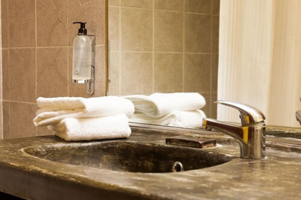 Hôtel Nîmotel Standard Double or Twin Room 7