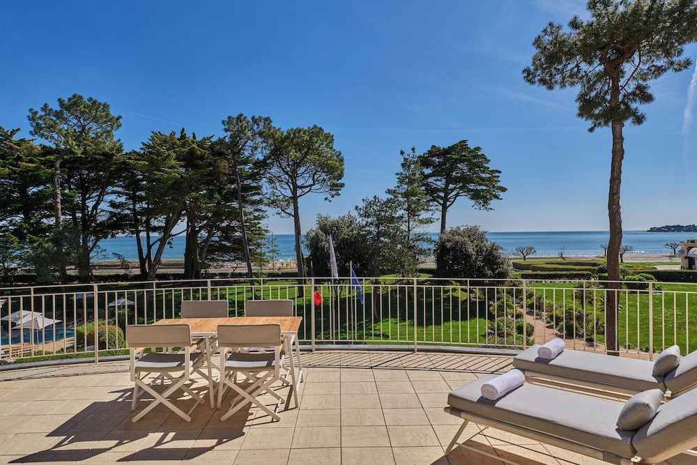 Sea Terrace Prestige Suite