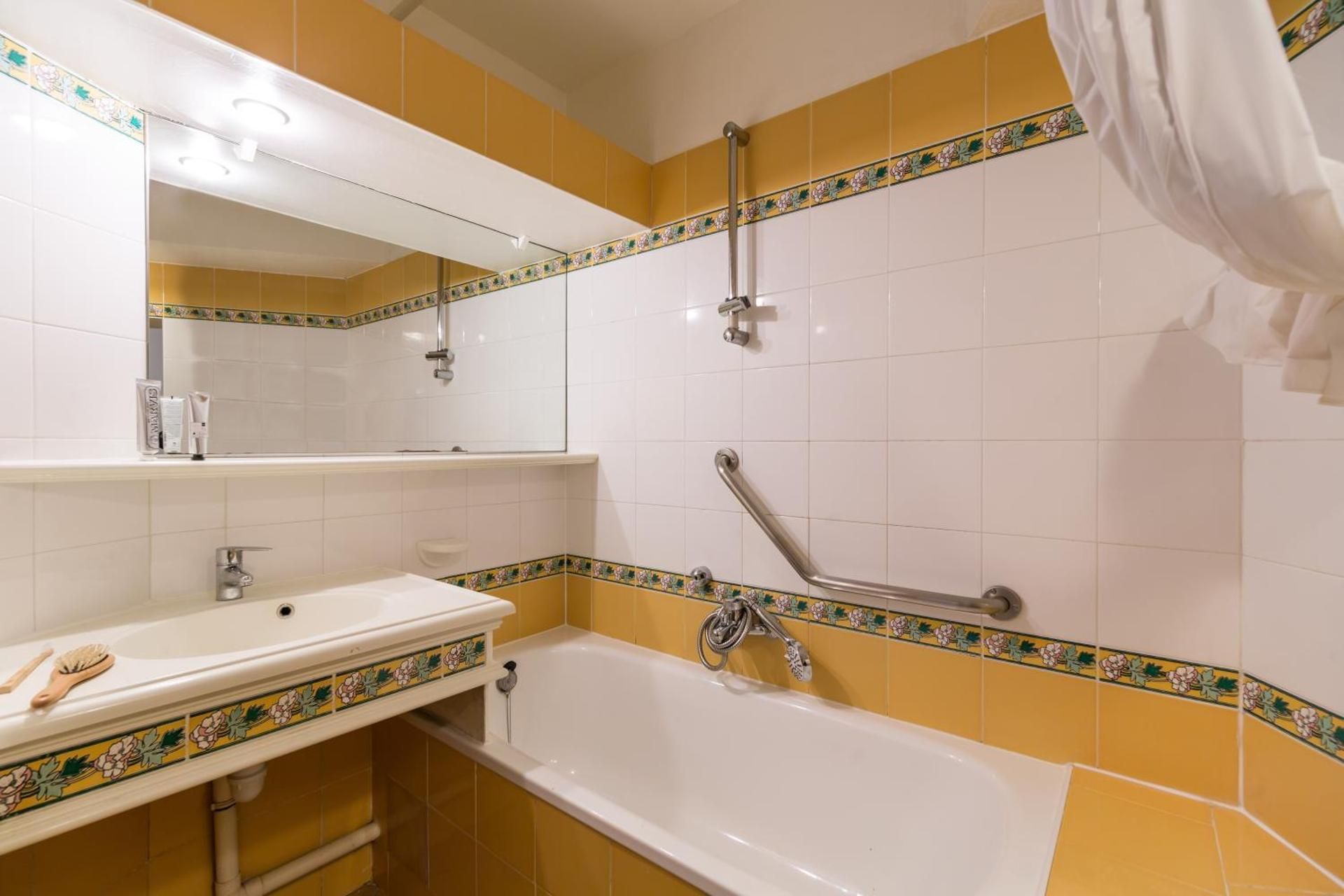 Studio with Sleeping Alcove and Terrace or Balcony (4 people)