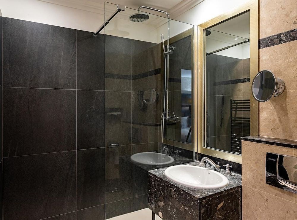 Chalgrin Boutique Hotel Superior Room 4