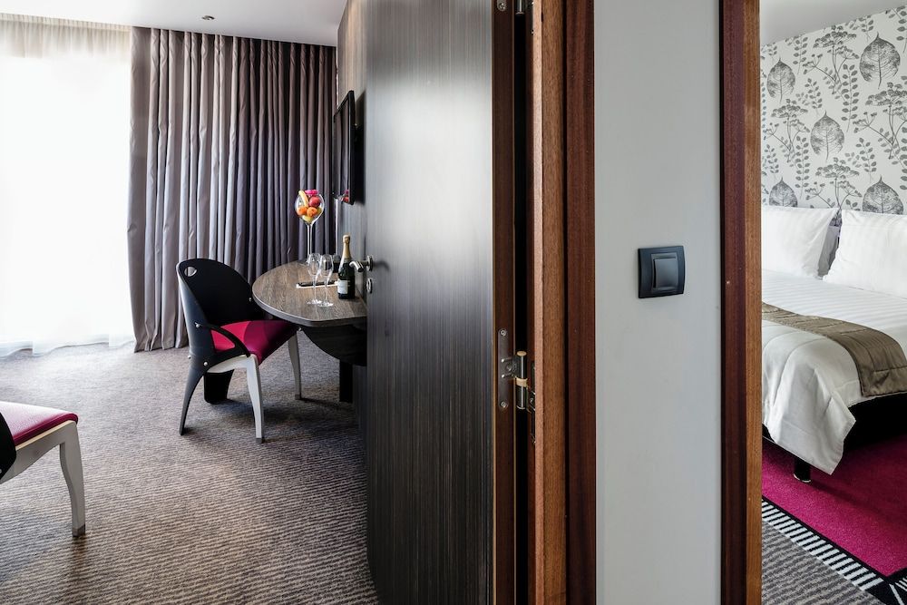 undefined Best Western Premier Le Patio des Artistes 9