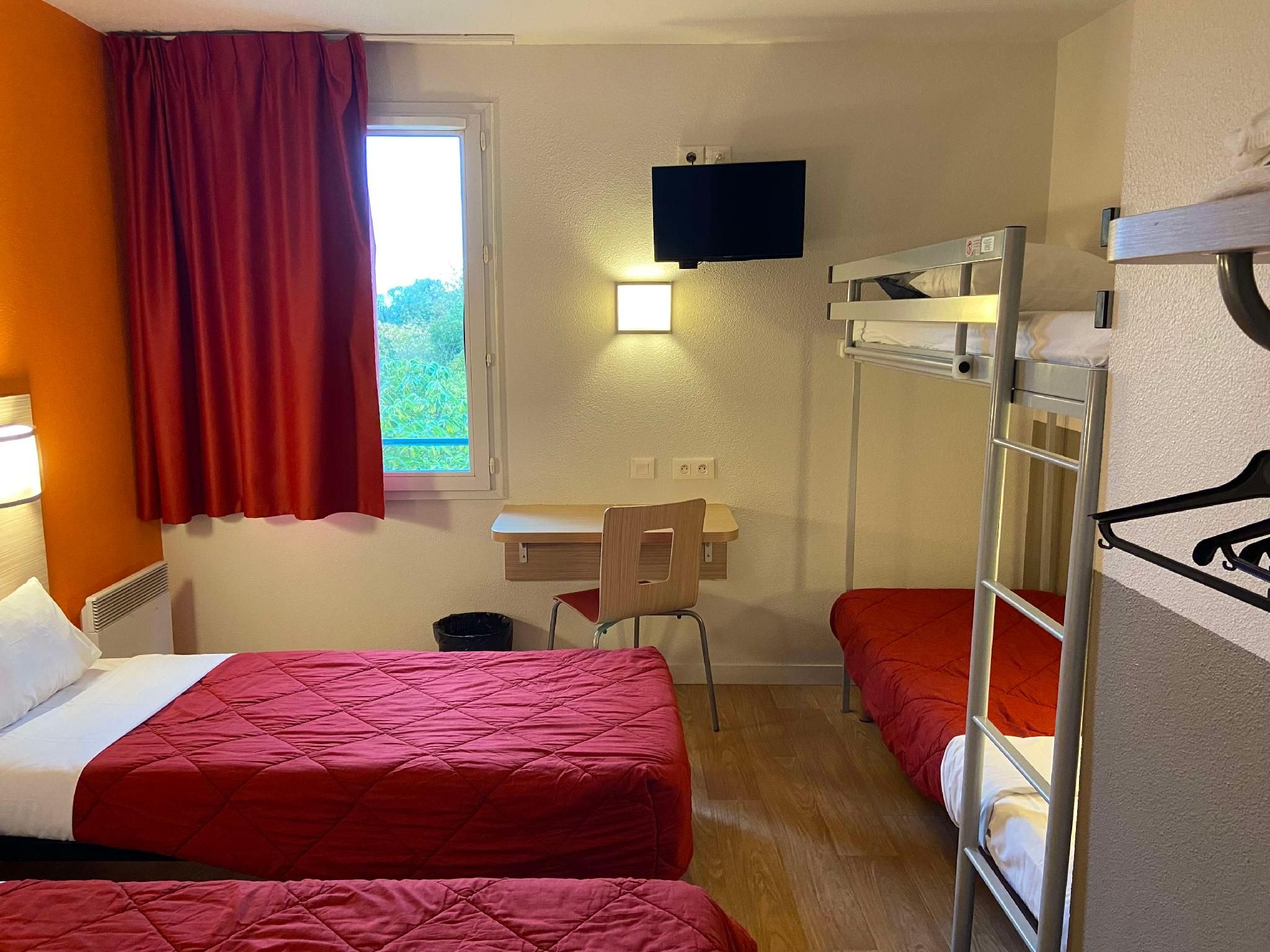 Quadruple Room (4 single beds)
