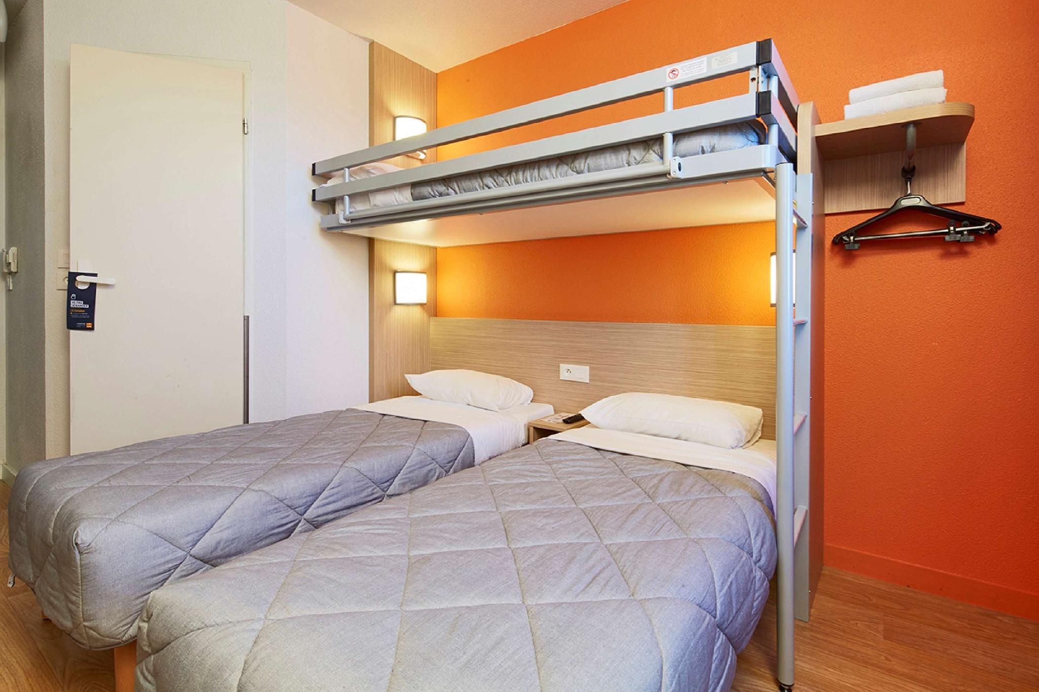 Standard Room - 5 Single Beds