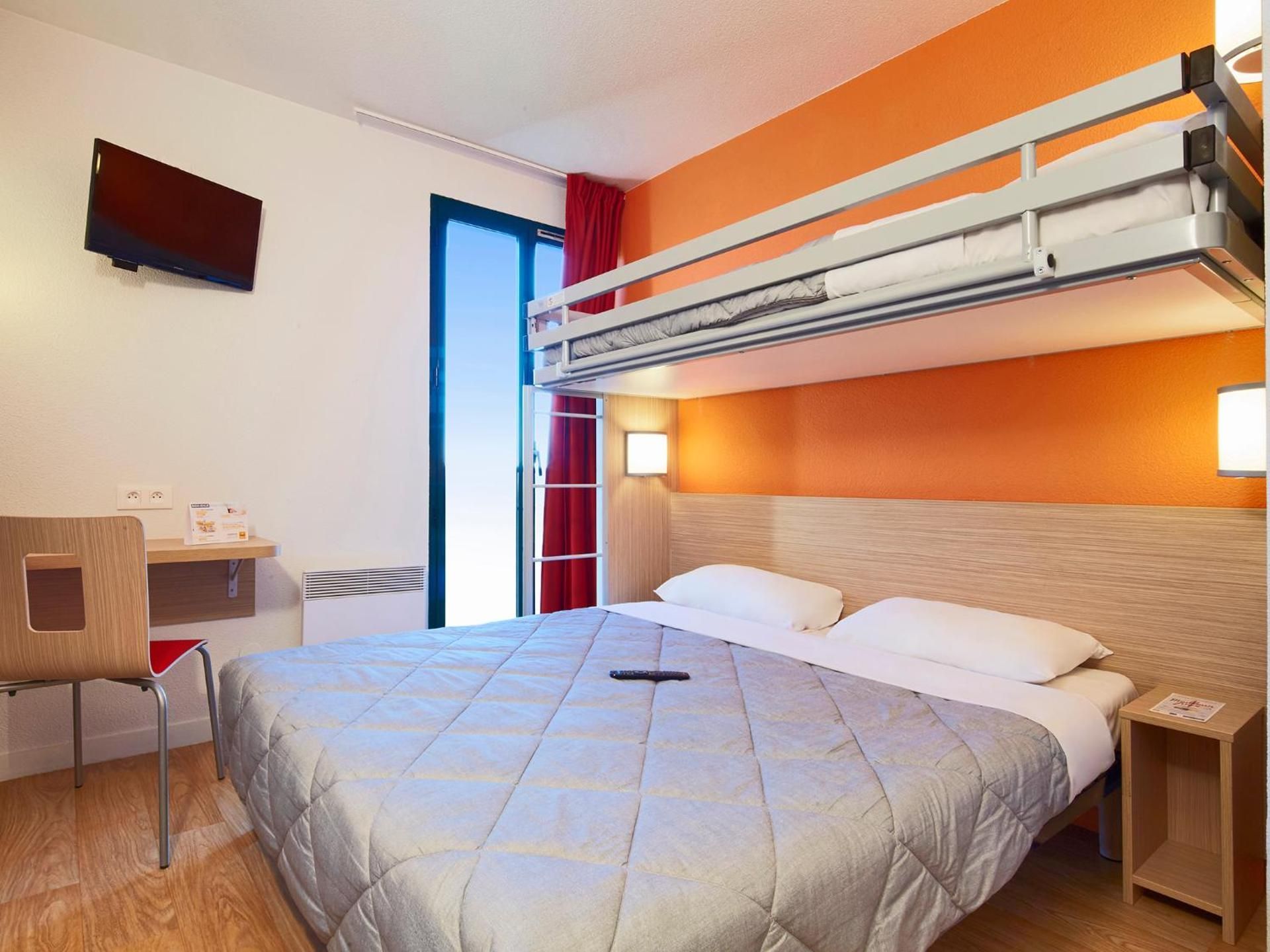 Triple Room (1 Double Bed + 1 Single Bed)