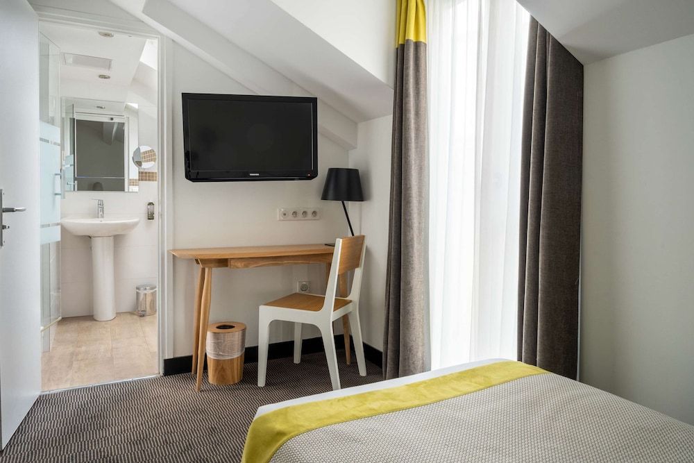 Hôtel George - Astotel Triple Room, terrace - Free soft minibar, courtesy tray, Chromecast - Digital press 2