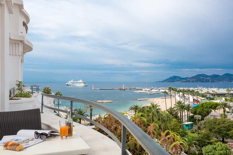 Deluxe Room with partial sea view